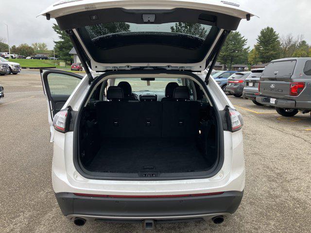 Photo of 2018 White Ford Edge