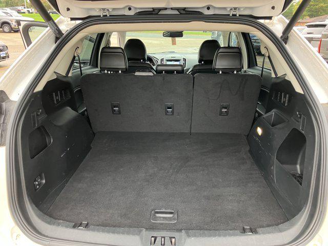 Photo of 2018 White Ford Edge