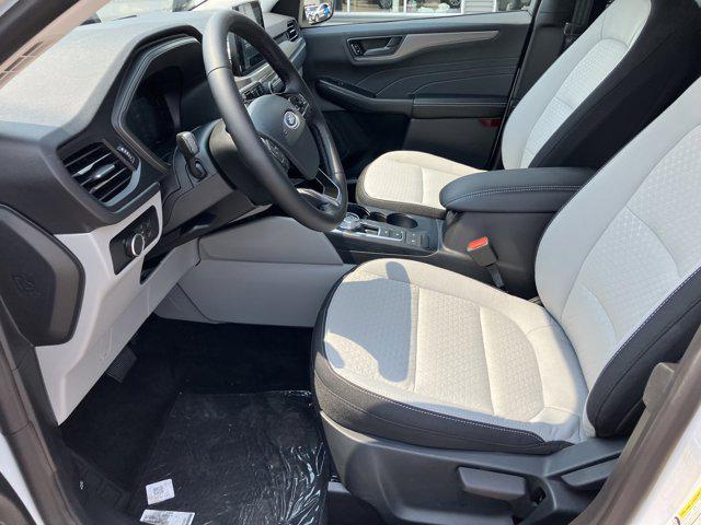 Photo of 2025 Oxford White Ford Escape