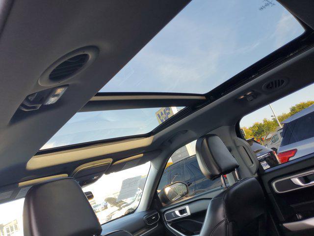 Photo of 2021 Star White Metallic Tri-Coat Ford Explorer