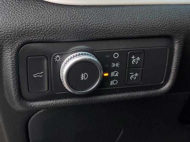 Photo of 2021 Star White Metallic Tri-Coat Ford Explorer