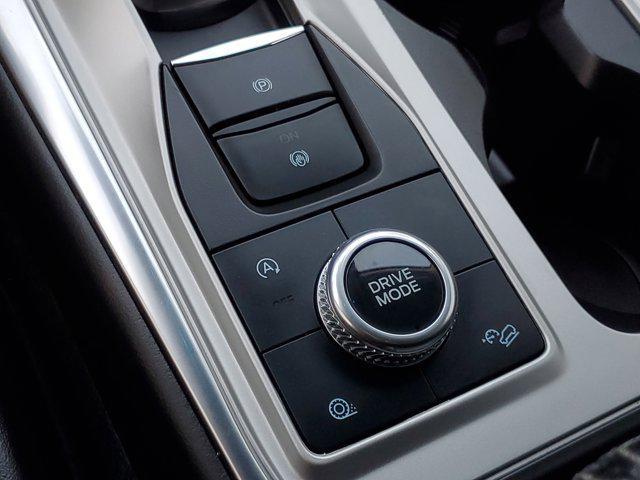 Photo of 2021 Star White Metallic Tri-Coat Ford Explorer