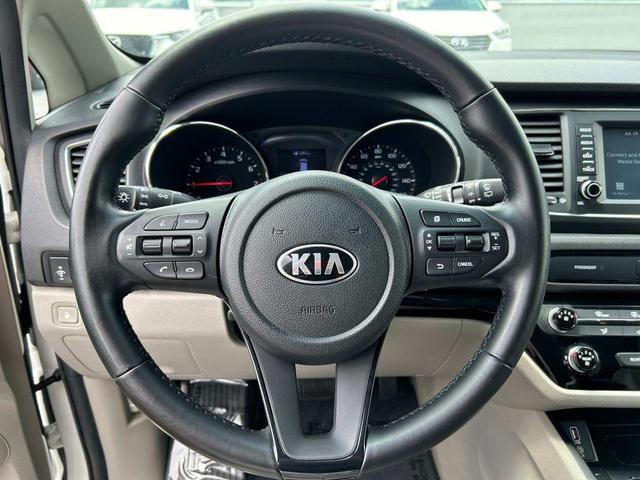 Photo of 2020 Snow White Pearl Kia Sedona