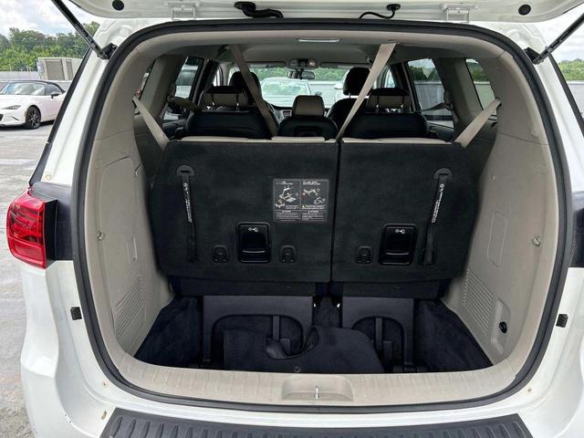 Photo of 2020 Snow White Pearl Kia Sedona