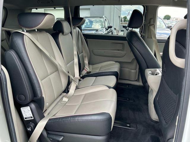 Photo of 2020 Snow White Pearl Kia Sedona
