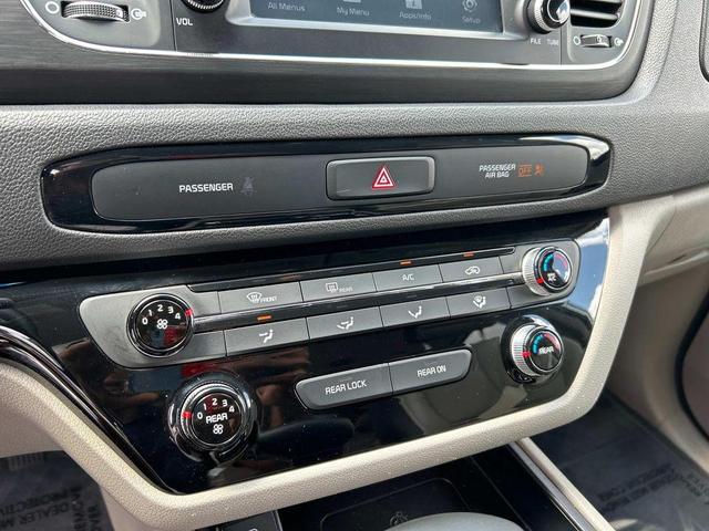 Photo of 2020 Snow White Pearl Kia Sedona