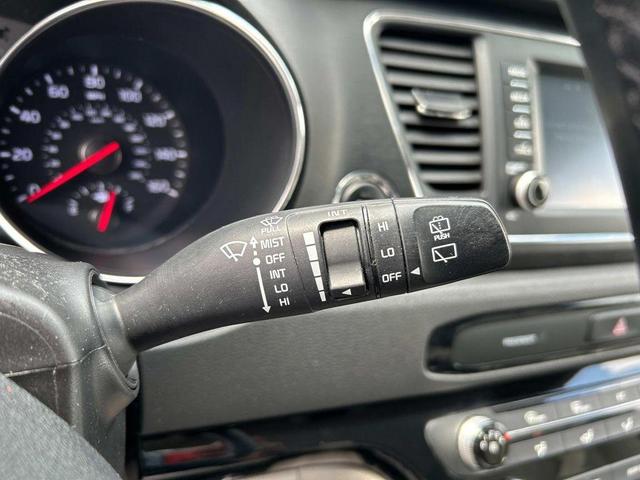 Photo of 2020 Snow White Pearl Kia Sedona