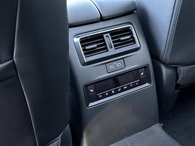 Photo of 2025 Rhodium Mazda CX-70