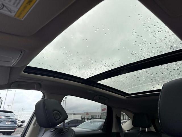 Photo of 2023 White Acura RDX