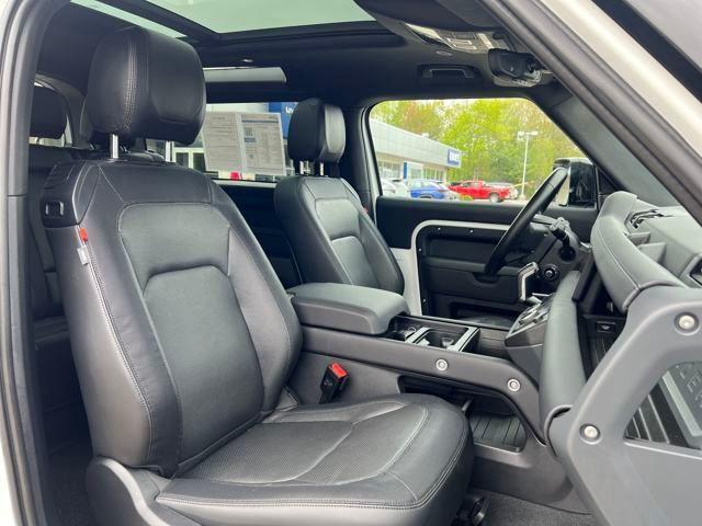 Photo of 2024 Fuji White Land Rover Defender