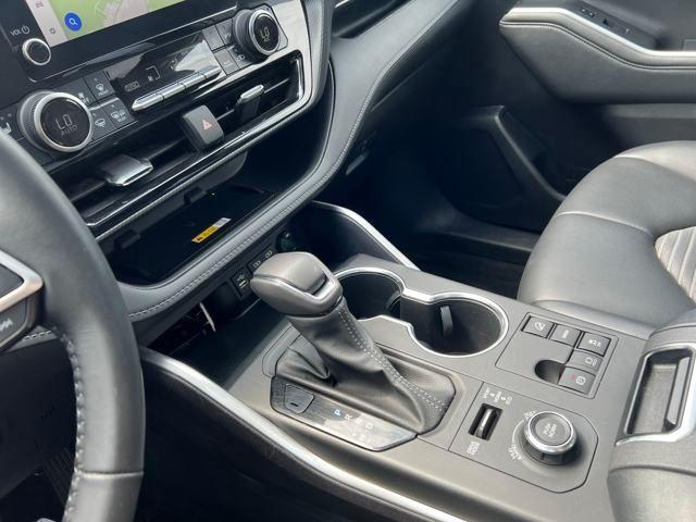 Photo of 2023 Ruby Flare Pearl Toyota Highlander