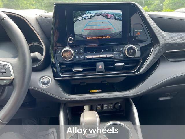Photo of 2023 Ruby Flare Pearl Toyota Highlander