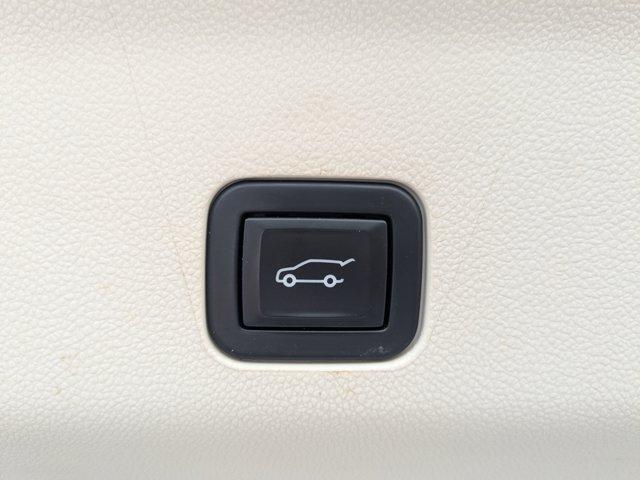 Photo of 2022 Crystal White Tricoat Cadillac Escalade