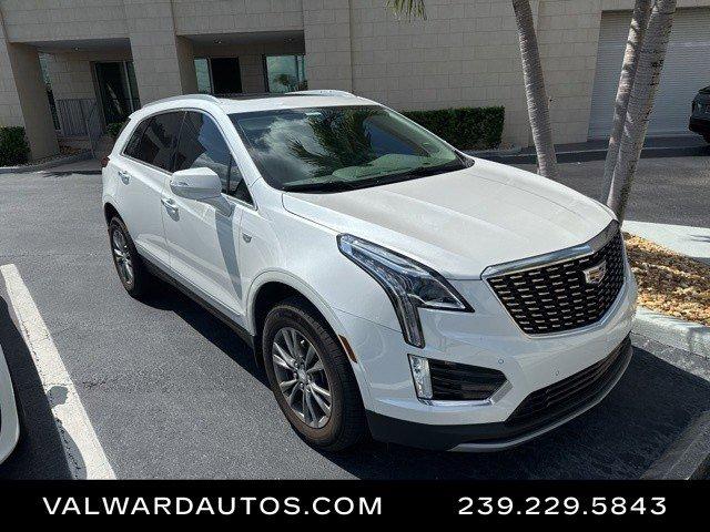 Photo of 2023 Crystal White Tricoat Cadillac XT5