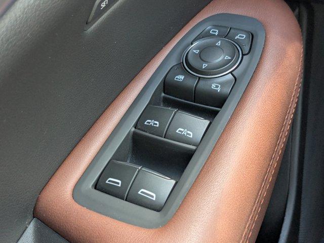 Photo of 2023 Crystal White Tricoat Cadillac XT5