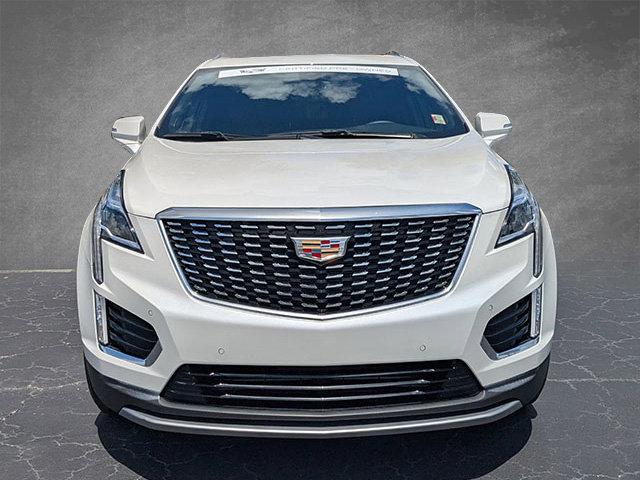 Photo of 2023 Crystal White Tricoat Cadillac XT5