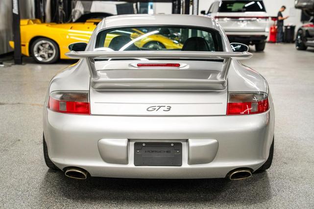 Photo of 2005 Arctic Silver Metallic Porsche 911