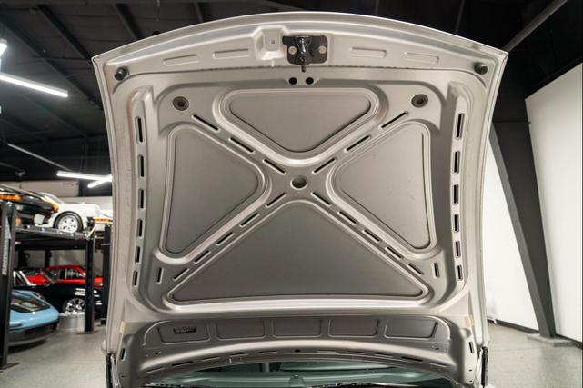 Photo of 2005 Arctic Silver Metallic Porsche 911