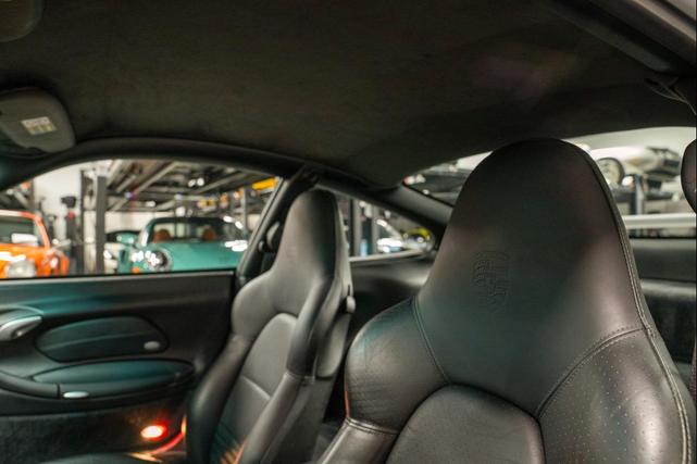 Photo of 2005 Arctic Silver Metallic Porsche 911