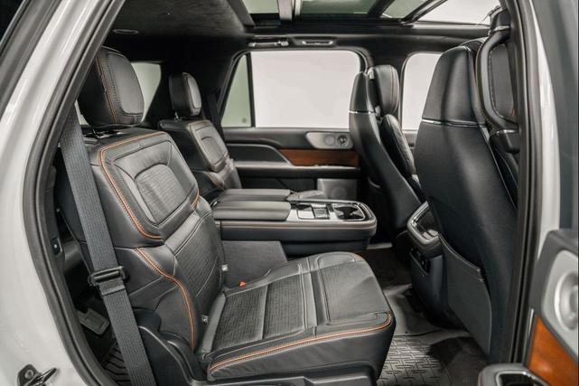 Photo of 2024 Pristine White Lincoln Navigator
