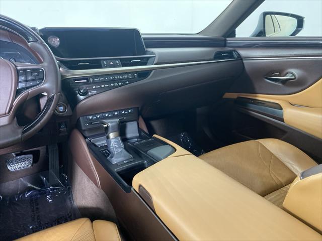 Photo of 2019 Eminent White Pearl Lexus ES 350
