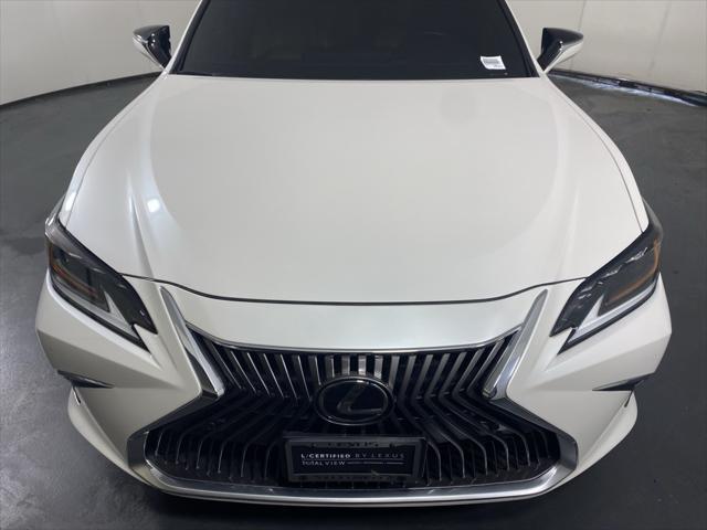 Photo of 2019 Eminent White Pearl Lexus ES 350