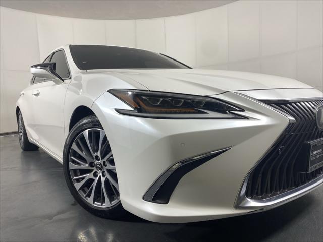 Photo of 2019 Eminent White Pearl Lexus ES 350