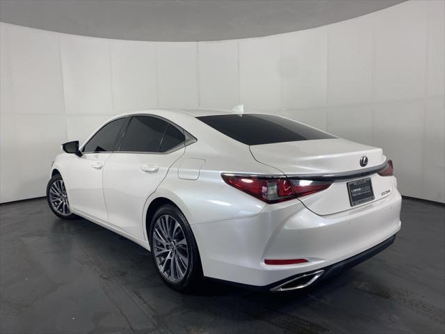 Photo of 2019 Eminent White Pearl Lexus ES 350