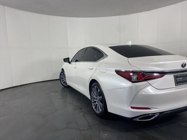 Photo of 2019 Eminent White Pearl Lexus ES 350