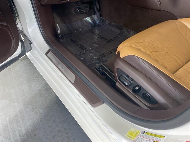 Photo of 2019 Eminent White Pearl Lexus ES 350