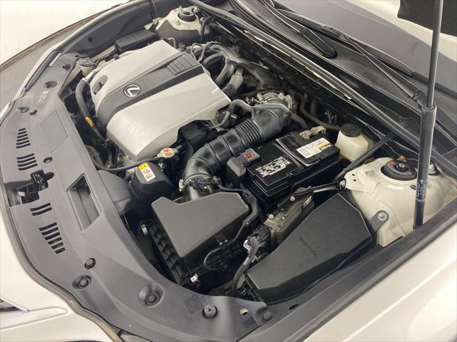 Photo of 2019 Eminent White Pearl Lexus ES 350