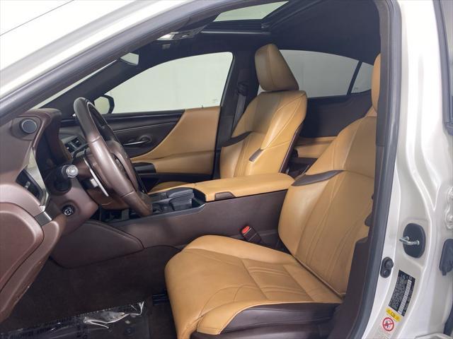 Photo of 2019 Eminent White Pearl Lexus ES 350