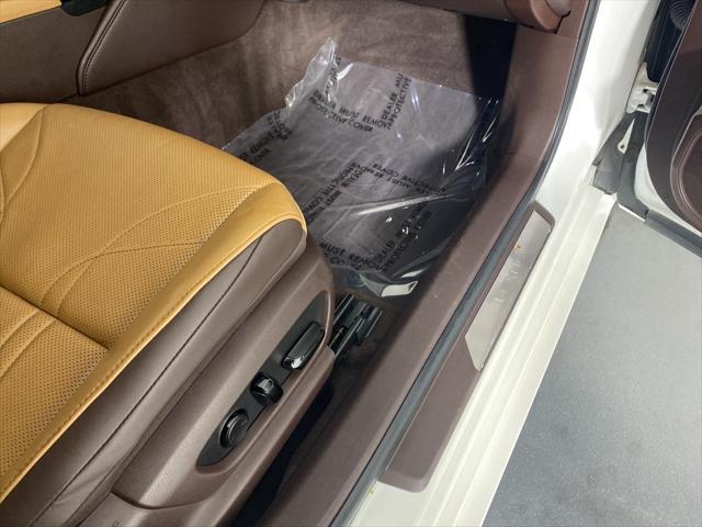 Photo of 2019 Eminent White Pearl Lexus ES 350