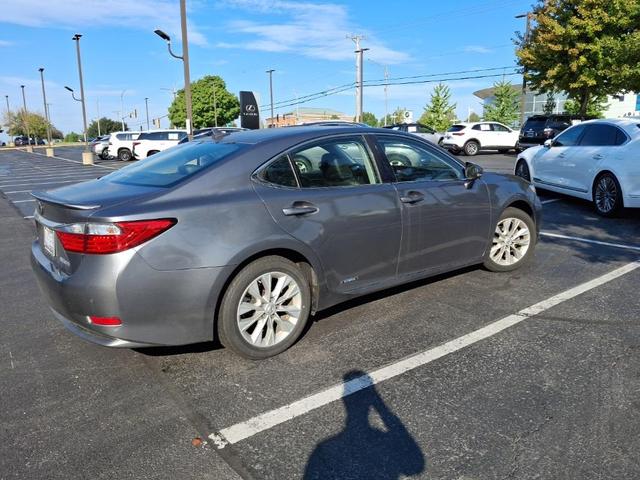 Photo of 2014 Nebula Gray Pearl Lexus ES 300h