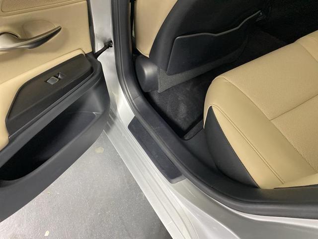Photo of 2021 Silver Lining Metallic Lexus ES 250