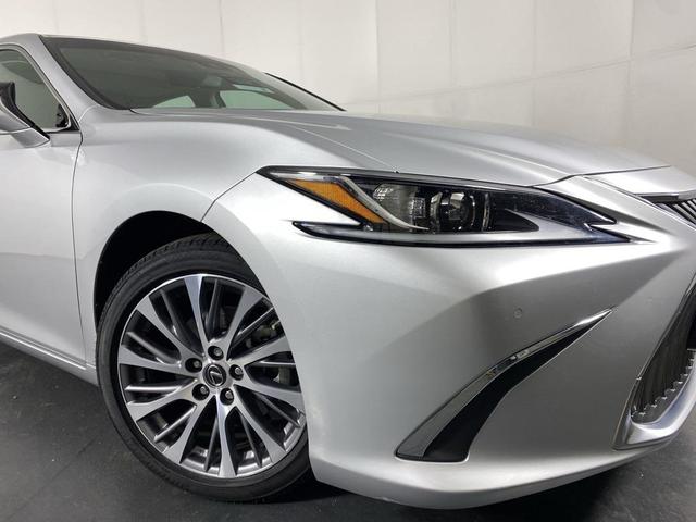 Photo of 2021 Silver Lining Metallic Lexus ES 250