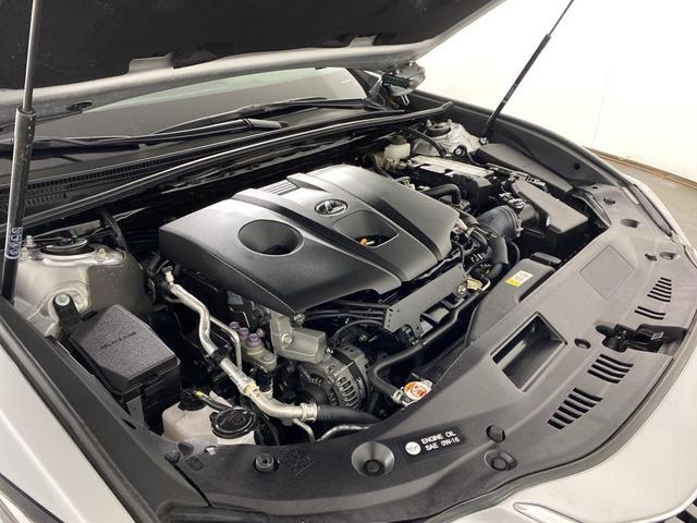Photo of 2021 Silver Lining Metallic Lexus ES 250