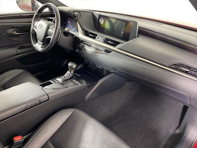 Photo of 2019 Matador Red Mica Lexus ES 350