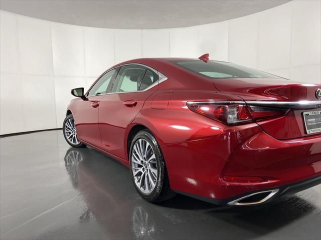 Photo of 2019 Matador Red Mica Lexus ES 350