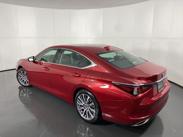 Photo of 2019 Matador Red Mica Lexus ES 350