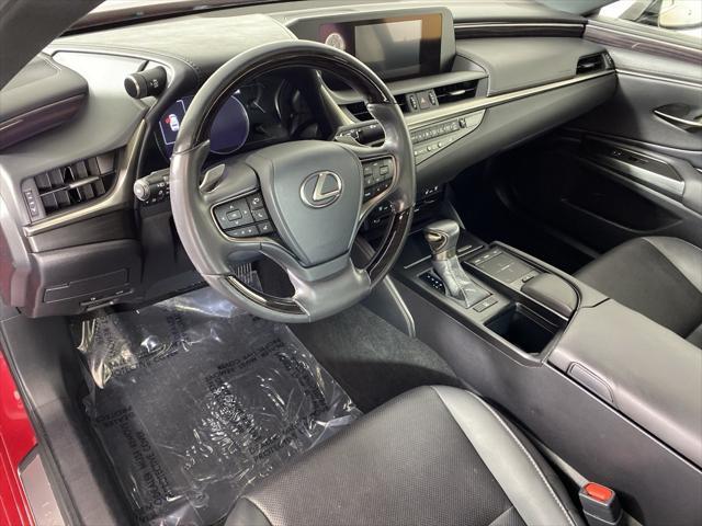 Photo of 2019 Matador Red Mica Lexus ES 350
