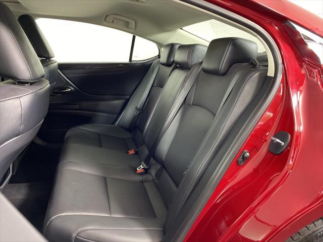 Photo of 2019 Matador Red Mica Lexus ES 350