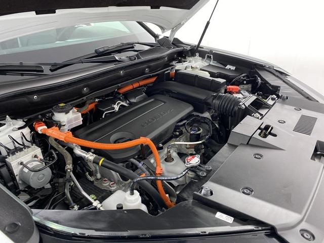 Photo of 2024 Platinum White Pearl Honda CR-V Hybrid