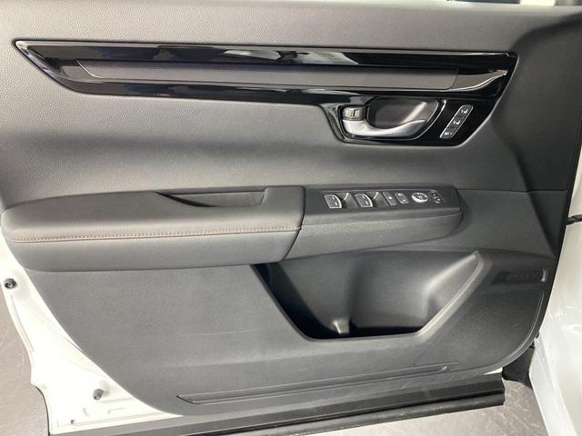 Photo of 2024 Platinum White Pearl Honda CR-V Hybrid