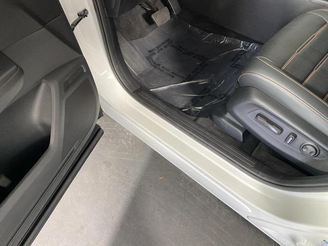 Photo of 2024 Platinum White Pearl Honda CR-V Hybrid