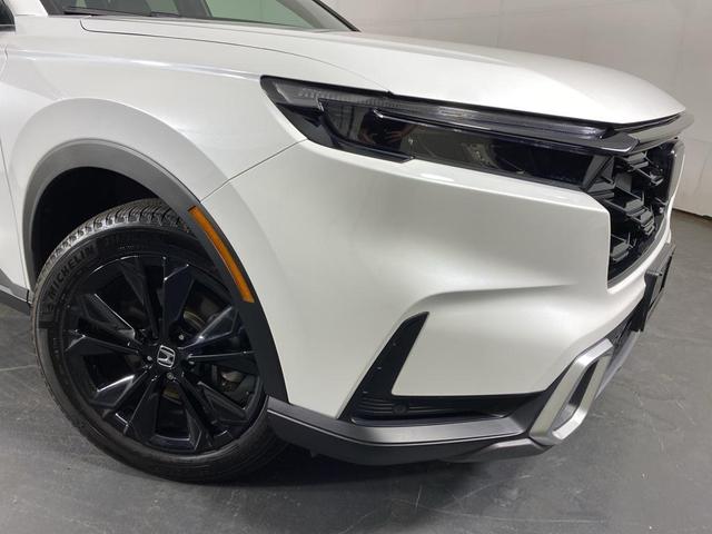 Photo of 2024 Platinum White Pearl Honda CR-V Hybrid