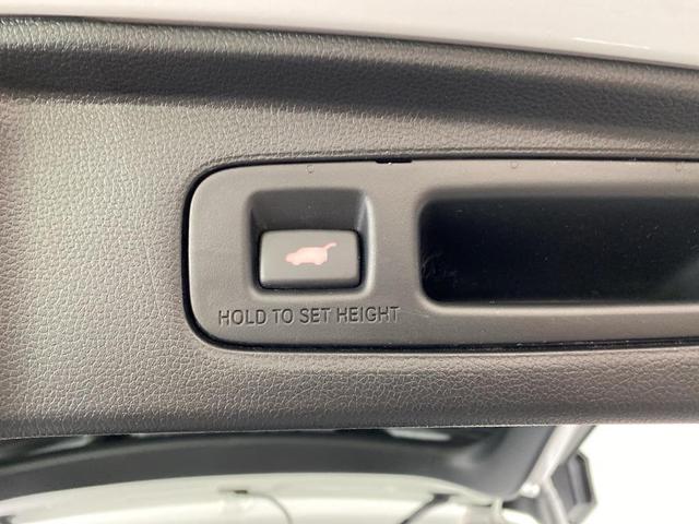 Photo of 2024 Platinum White Pearl Honda CR-V Hybrid