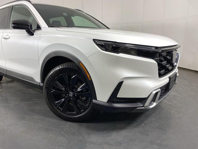 Photo of 2024 Platinum White Pearl Honda CR-V Hybrid