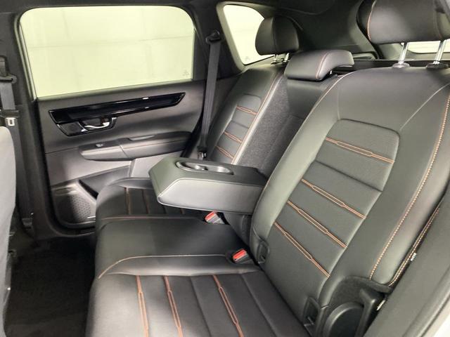 Photo of 2024 Platinum White Pearl Honda CR-V Hybrid