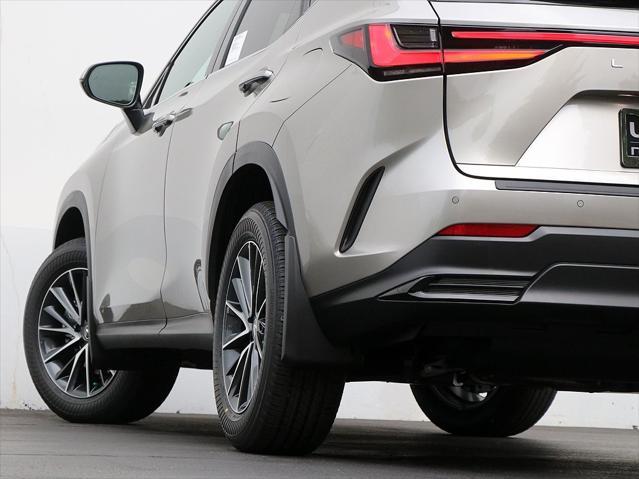Photo of 2025 Atomic Silver Lexus NX 350